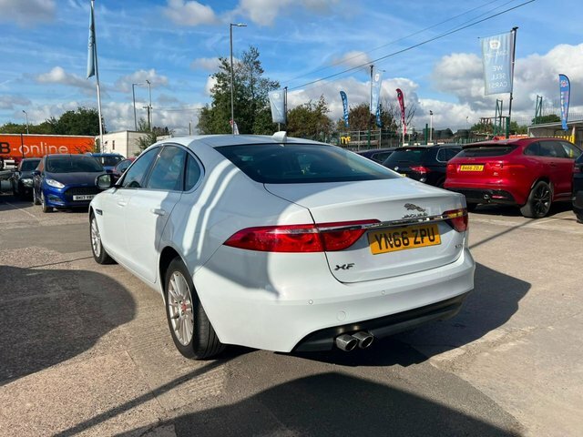 Jaguar XF Prestige Saloon White #2