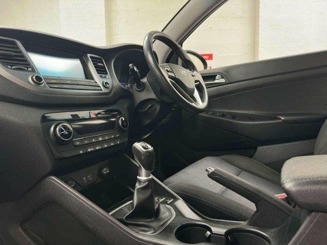Hyundai Tucson 1.7 Crdi Blue Drive Se Suv Euro White #28