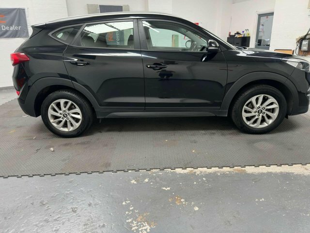 Hyundai Tucson 1.7 Crdi Blue Drive Se Suv Euro White #7