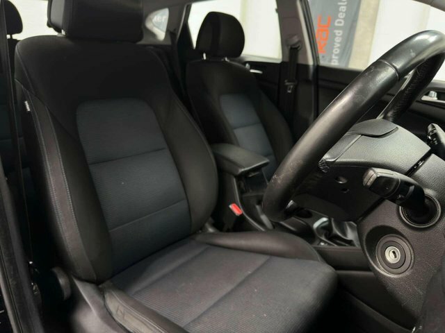 Hyundai Tucson 1.7 Crdi Blue Drive Se Suv Euro White #9