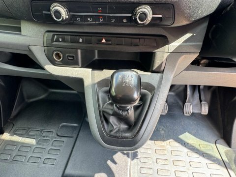 Vauxhall Vivaro 3100 2.0D 120Ps Sportive H1 Van White #28