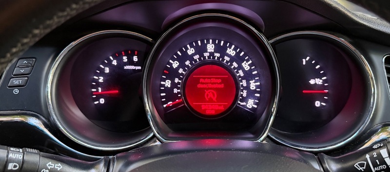 Kia Ceed Crdi 3 Ecodynamics AV62JXJ Red #2