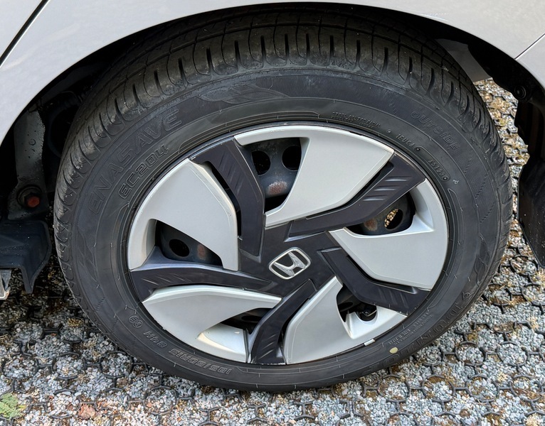 Honda Fit 1.5 Hybrid Silver #18