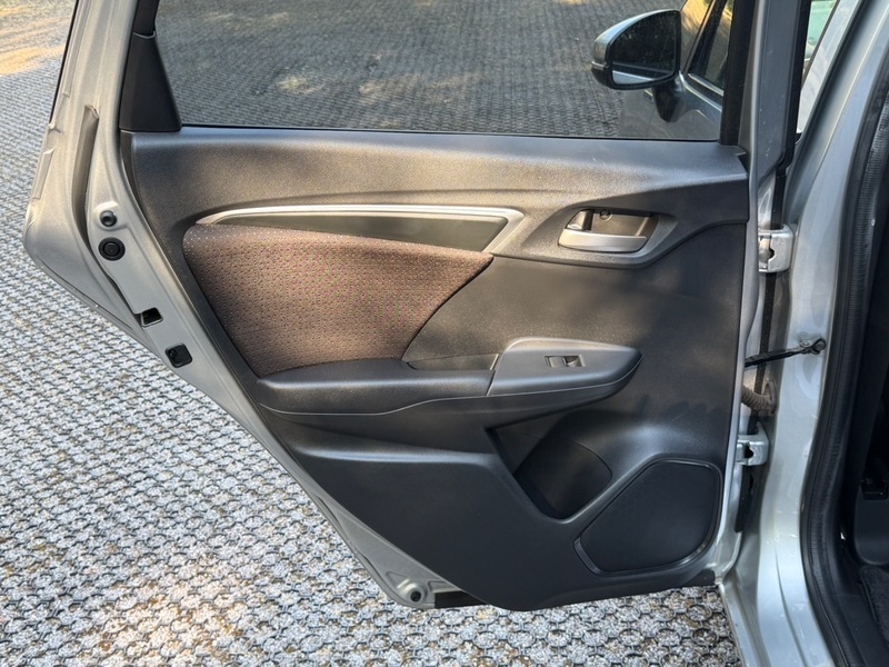 Honda Fit 1.5 Hybrid Silver #21