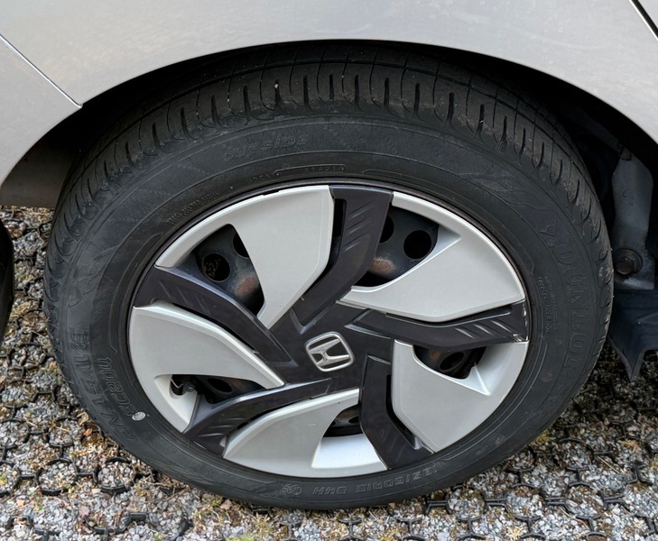 Honda Fit 1.5 Hybrid Silver #17