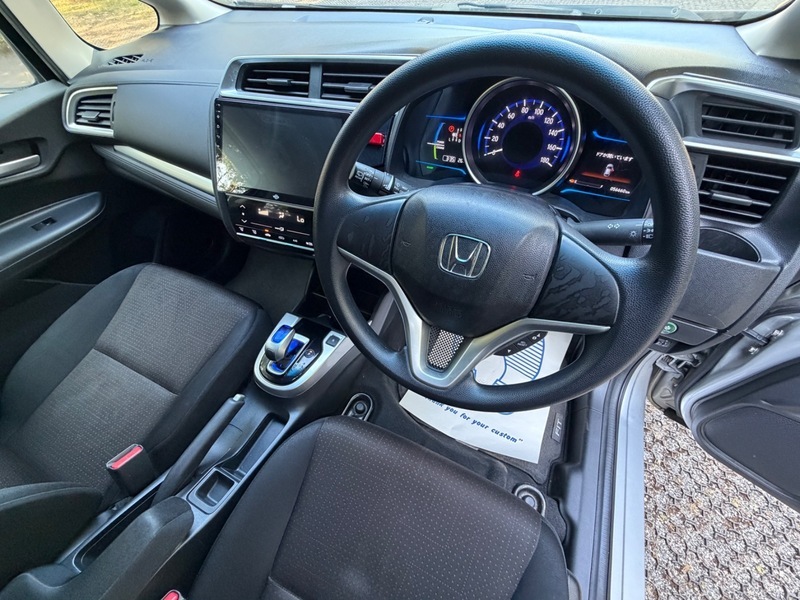 Honda Fit 1.5 Hybrid Silver #26