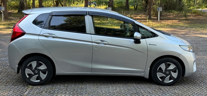 Honda Fit 1.5 Hybrid Silver #9