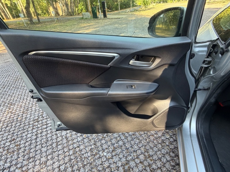 Honda Fit 1.5 Hybrid Silver #23