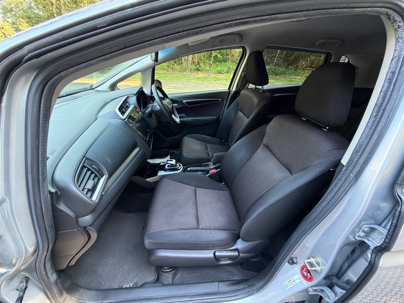 Honda Fit 1.5 Hybrid Silver #29