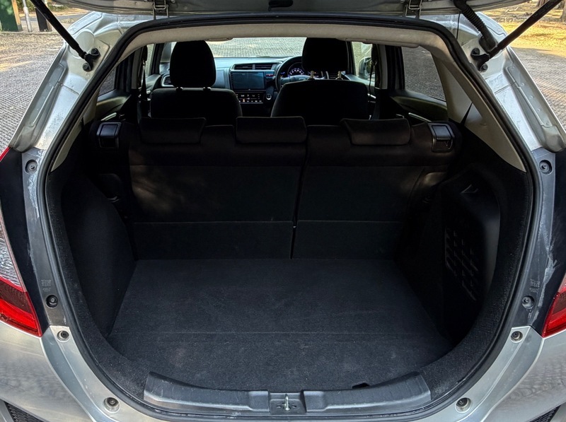 Honda Fit 1.5 Hybrid Silver #27