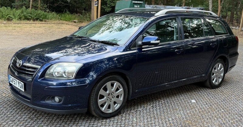 Toyota Avensis Hatchback Silver #14
