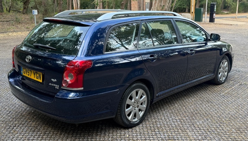 Toyota Avensis Hatchback Silver #12