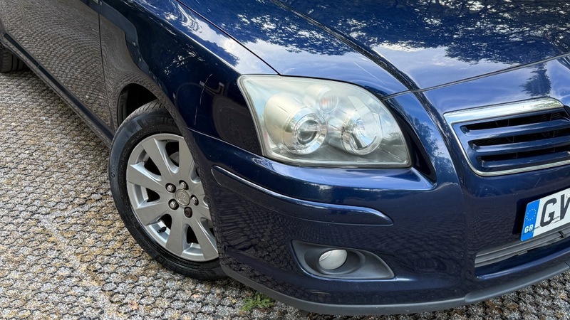 Toyota Avensis Hatchback Silver #26