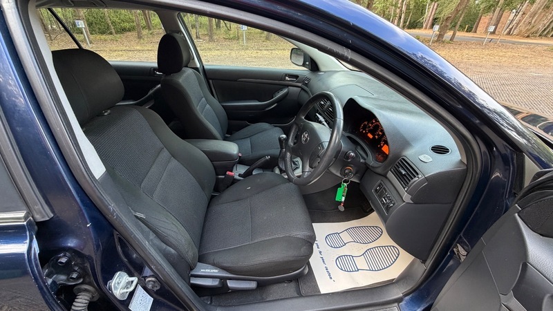 Toyota Avensis Vvt-i Tr Tourer Blue #5