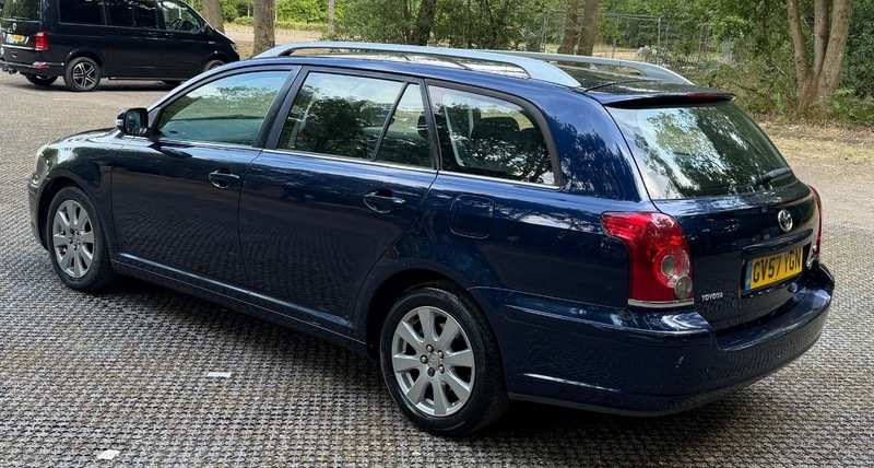 Toyota Avensis Hatchback Silver #10