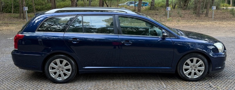 Toyota Avensis Hatchback Silver #7