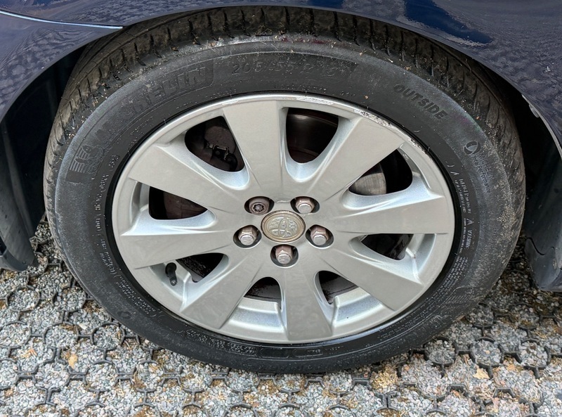 Toyota Avensis Hatchback Silver #29
