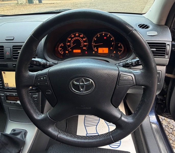 Toyota Avensis Hatchback Silver #20