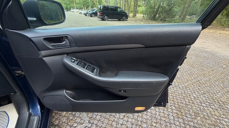 Toyota Avensis Hatchback Silver #16