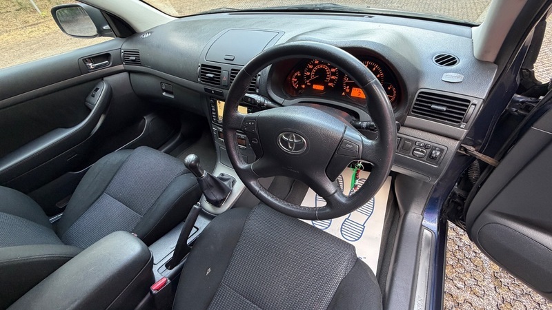 Toyota Avensis Hatchback Silver #17
