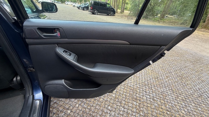 Toyota Avensis Hatchback Silver #24