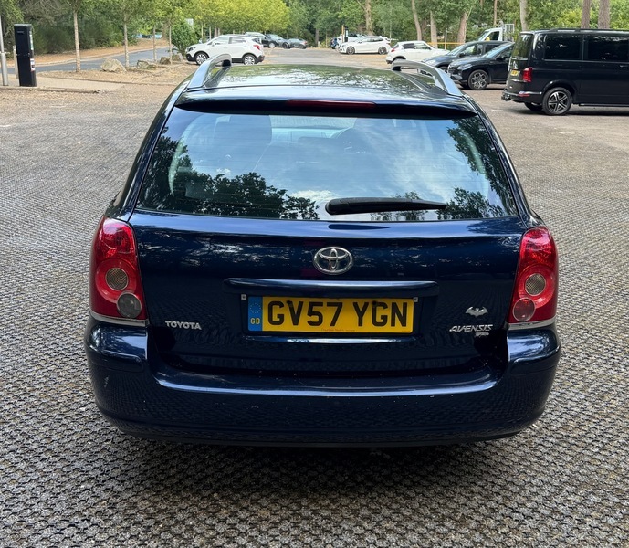 Toyota Avensis Hatchback Silver #11