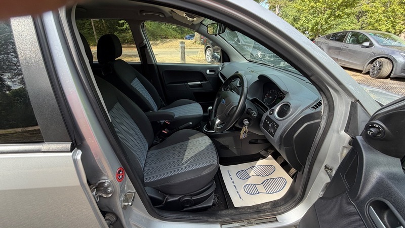 Ford Fusion Fusion Silver #4