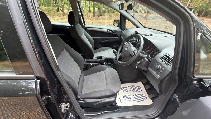 Vauxhall Zafira Exclusiv NV63BTO Black #4