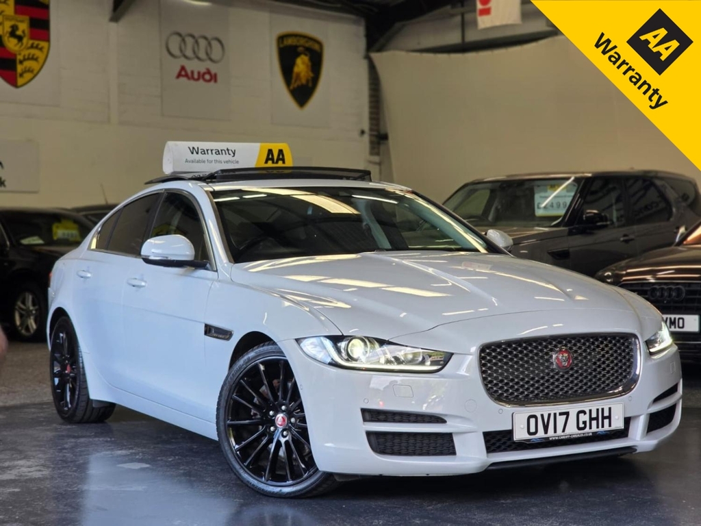 Jaguar XE 2.0 D Portfolio White