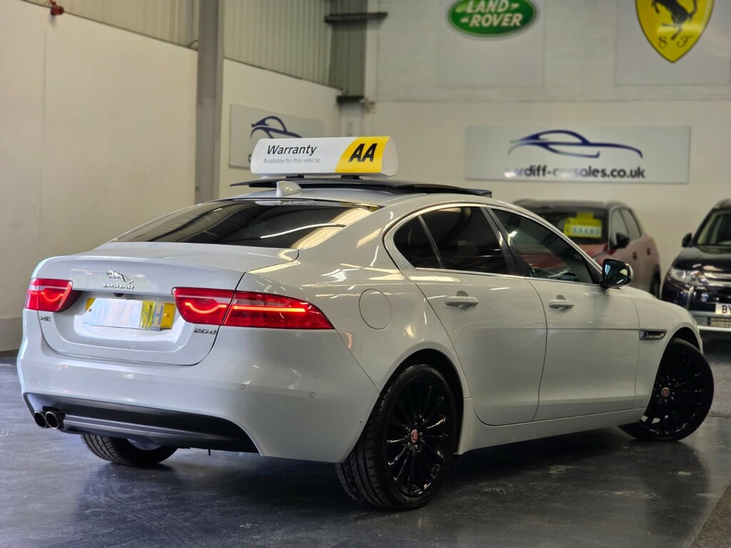 Jaguar XE 2.0 D Portfolio White #5