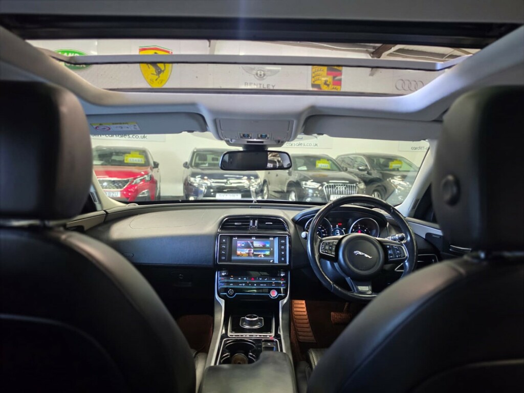 Jaguar XE 2.0 D Portfolio White #2