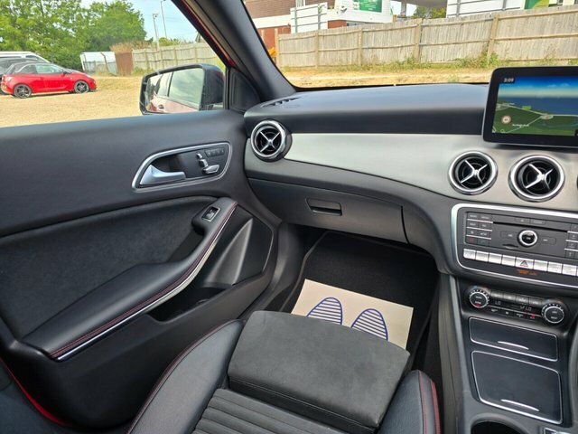 Mercedes-Benz GLA Class 1.6 Gla200 Sport Executive 7G-dct Euro 6 Ss 5 Black #48