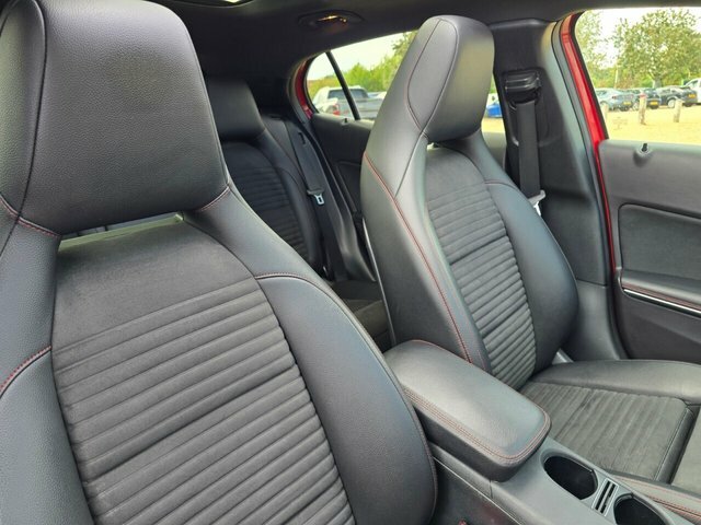 Mercedes-Benz GLA Class 1.6 Gla200 Sport Executive 7G-dct Euro 6 Ss 5 Black #33