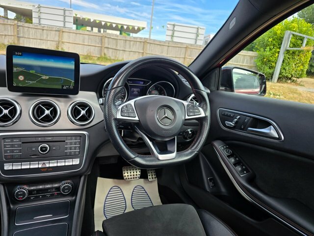Mercedes-Benz GLA Class 1.6 Gla200 Sport Executive 7G-dct Euro 6 Ss 5 Black #31