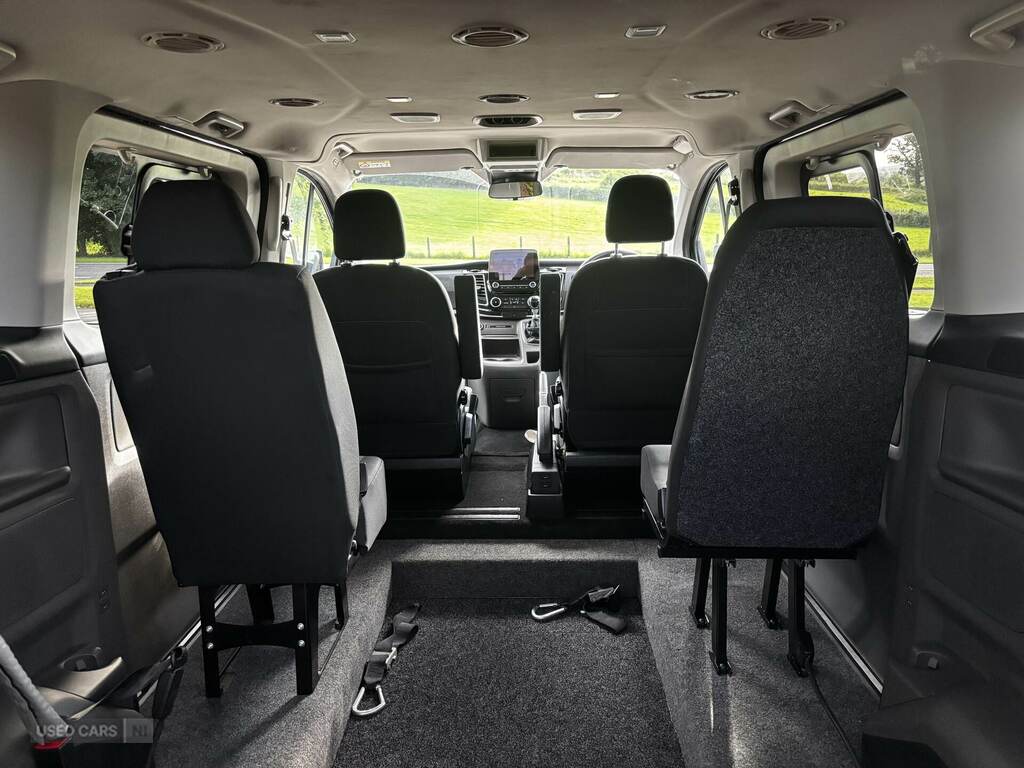 Ford Tourneo Custom 2.0 Ecoblue 130Ps Low Roof 8 Seater Titanium Black #3