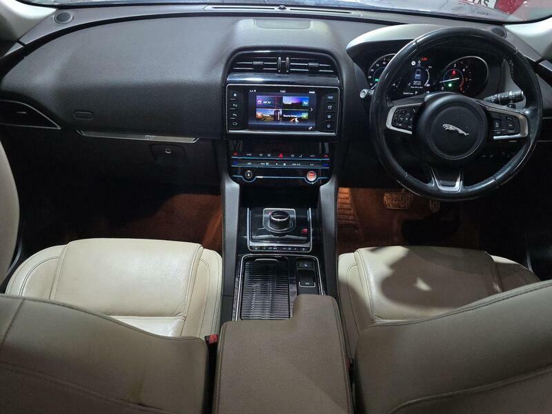 Jaguar F-Pace 2.0 D180 Prestige Euro 6 S S  #2