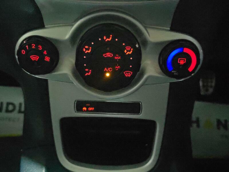 Ford Fiesta 1.25 Zetec Euro 5 White #21
