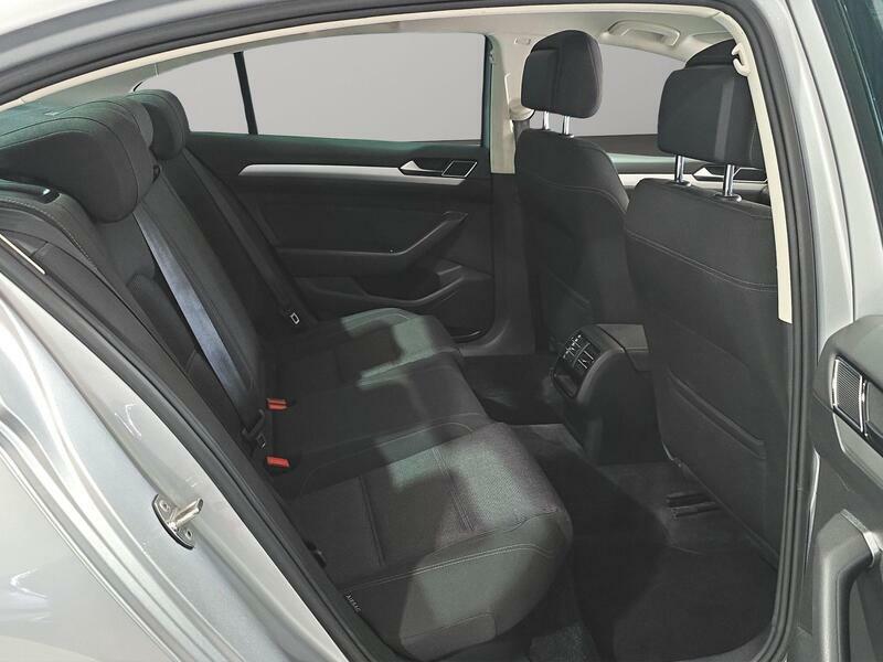 Volkswagen Passat 2.0 Tdi Se Business 150Ps Estate Silver #14