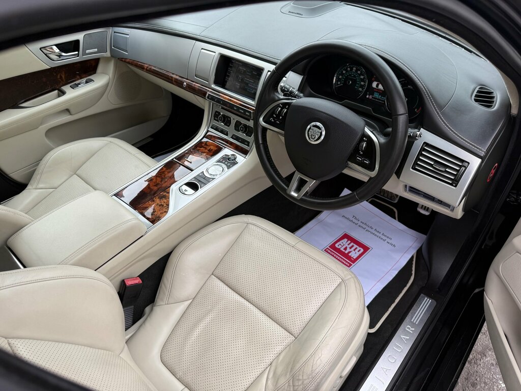 Jaguar XF 3.0D S V6 Portfolio Saloon Euro 5 Black #5