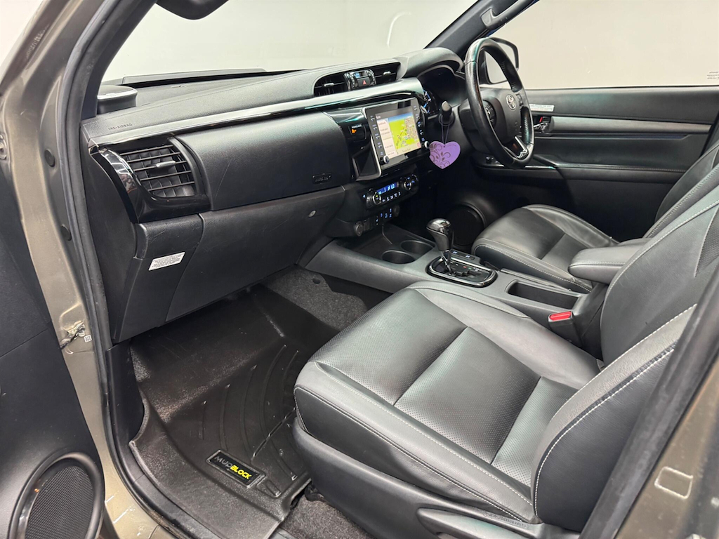Toyota HILUX 2.4 D-4d Invincible Double Cab Pickup 4Wd Eur White #41