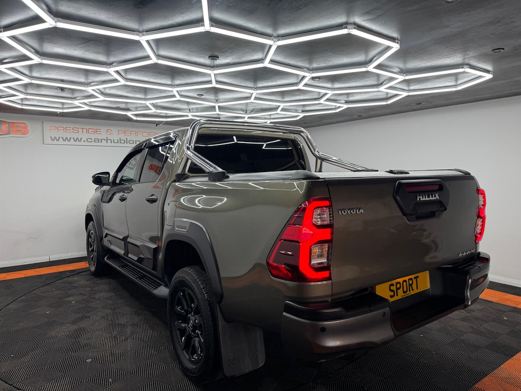 Toyota HILUX 2.4 D-4d Invincible Double Cab Pickup 4Wd Eur White #11