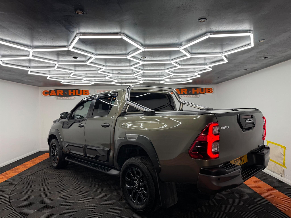 Toyota HILUX 2.8 D-4d Invincible X 4Wd Euro 6 Ss Brown #3