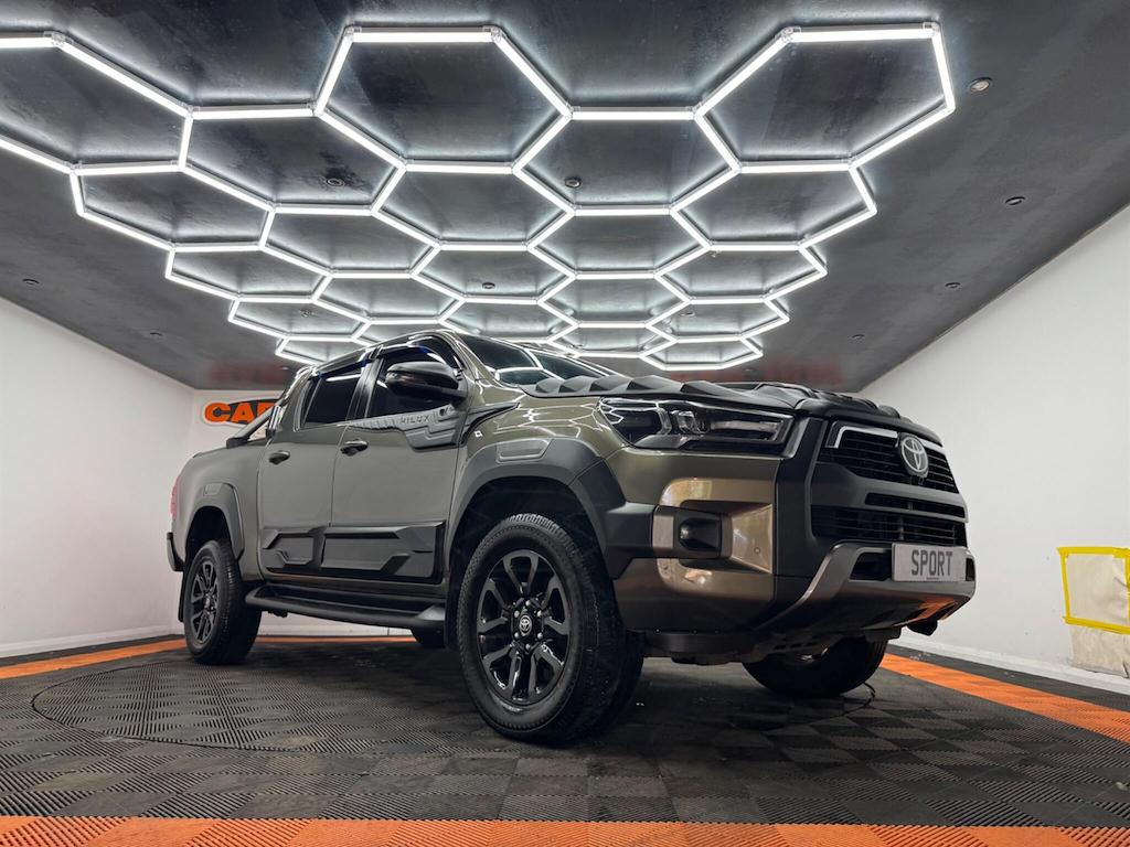 Toyota HILUX 2.4 D-4d Invincible Double Cab Pickup 4Wd Eur White #16