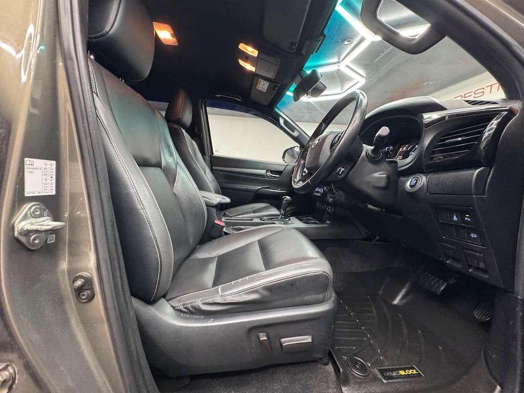 Toyota HILUX 2.4 D-4d Invincible Double Cab Pickup 4Wd Eur White #40