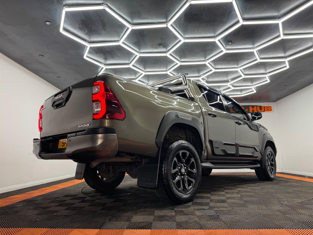Toyota HILUX 2.4 D-4d Invincible Double Cab Pickup 4Wd Eur White #17
