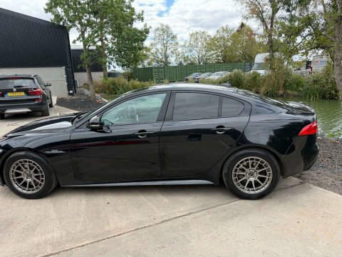 Jaguar XE 2.0 Xe R-sport Black #2