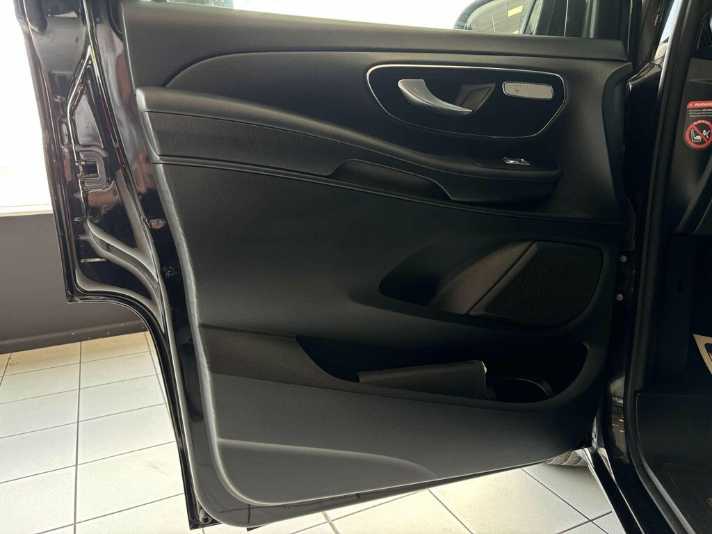 Mercedes-Benz V Class V250 Bluetec Sport Black #36