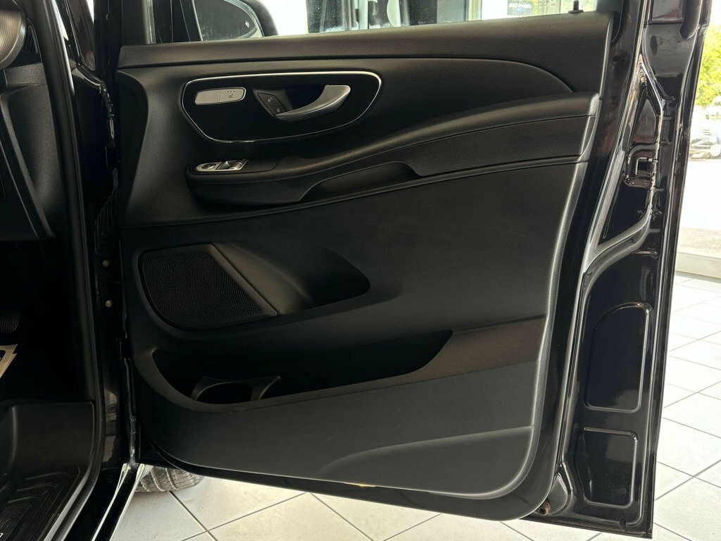 Mercedes-Benz V Class V250 Bluetec Sport Black #44