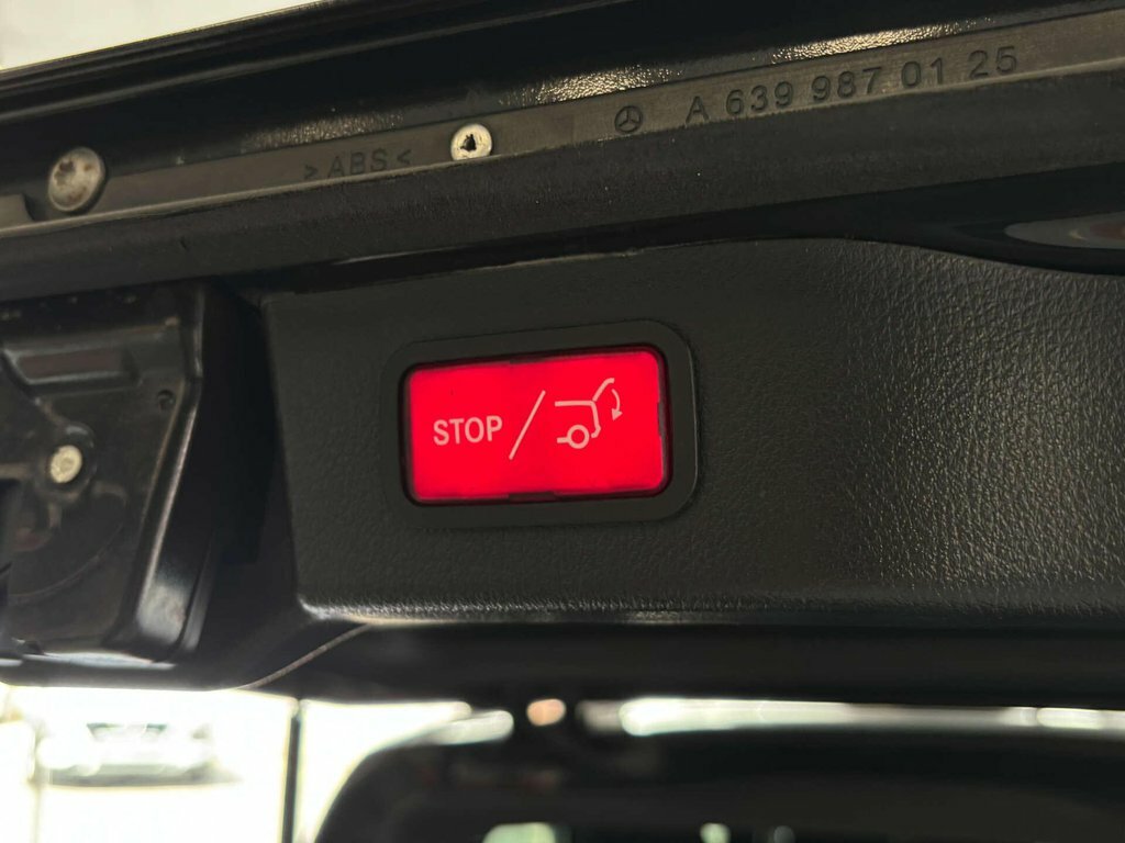 Mercedes-Benz V Class V250 Bluetec Sport Black #43