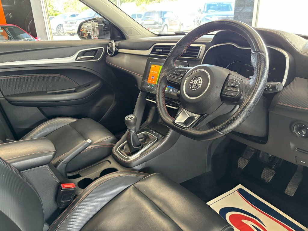 MG ZS 1L Exclusive Black #2